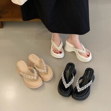 批发小个子增高2026新款厚底拖鞋女夏外穿坡跟作者水钻时尚夹脚拖鞋