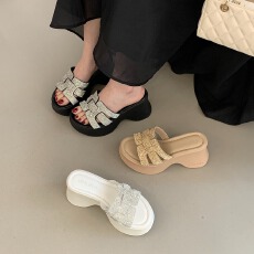 批发小个子增高2026新款厚底拖鞋女夏外穿坡跟水钻时尚拖鞋