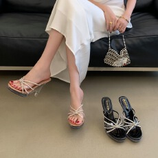 网红夏季新款时尚外穿水晶坡跟简约防水台水钻女鞋透明高跟凉拖鞋