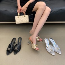 批发2026新款时尚<b class='q'>百搭</b>欧美风尖头露趾水钻金色细跟拖鞋凉鞋女