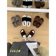 批发<b class='q'>韩版</b>经典简约大方真皮软底一字带露趾懒人一脚蹬毛毛勃肯拖鞋