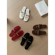 韩版人字拖女2026新款夏季金属锁扣平底夹趾时尚百搭人字拖女鞋