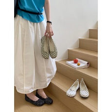 批发猪鼻扣平底鞋女2026春季新款波点<b class='q'>复古</b>圆头简约百搭浅口单鞋