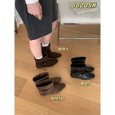 批发法式尖头复古短靴女26秋<b class='q'>冬</b>季底跟软底皮带扣美拉德骑士靴瘦瘦靴