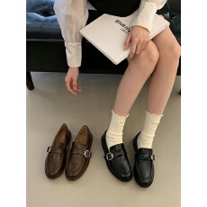 批发2026新款时尚<b class='q'>复古</b>流苏带扣雕花韩版圆头平底乐福鞋女百搭单鞋