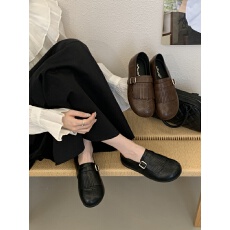 批发2026新款时尚<b class='q'>复古</b>流苏带扣雕花韩版圆头平底乐福鞋女百搭单鞋
