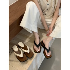 批发沙滩人字拖女夏2026时尚休闲外穿防滑韩版夹脚厚底凉拖鞋