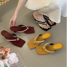 批发2026新款仙女风法式珍珠夹趾凉拖鞋女款夏季外穿通勤配裙子