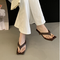 批发2026夏季新款小众设计感人字拖鞋外穿时尚夹趾法式仙女风<b class='q'>百搭</b>