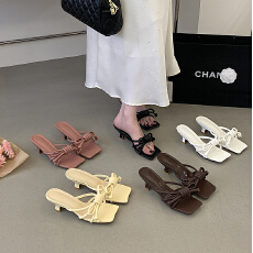 批发2026新款法式蝴蝶结高跟拖鞋一字拖鞋度假风手工绑带