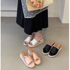 批发厚底增高7cm珍珠一字拖女休闲2026年新款小个子百搭流苏凉拖鞋