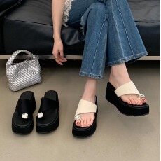 批发小个子增高8cm套趾拖鞋女2026新款高级感轻便复古夹趾沙滩凉拖鞋
