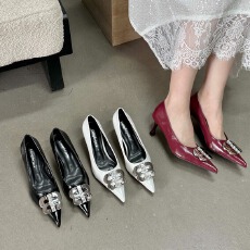 批发金属扣小众尖头单鞋女鞋子2026新款<b class='q'>春</b>秋季气质细跟浅口瓢鞋高跟鞋