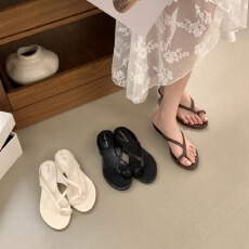 批发2026<b class='q'>夏</b>季小众设计感低跟夹脚人字拖鞋女外穿度假小猫跟夹趾凉拖鞋