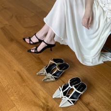 批发法式设计感尖头细跟一字拖女夏季<b class='q'>时尚</b>细带凉拖鞋高跟<b class='q'>女鞋</b>罗马凉鞋
