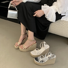 2026夏季新款厚底增高草编渔夫鞋女百搭一字扣坡跟罗马凉鞋