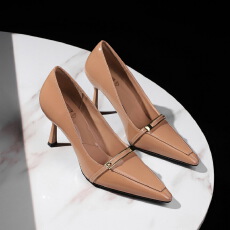 批发欧美宴会尖头漆皮高跟鞋女一脚蹬金属扣装饰细跟浅口单鞋