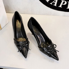 批发欧美风<b class='q'>复古</b>油皮高跟鞋尖头浅口蝴蝶结装饰细跟一脚蹬单鞋女