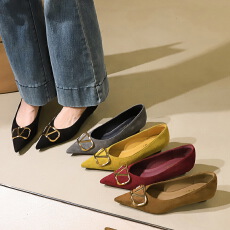 批发法式气质低跟尖头浅口时尚V扣绒面<b class='q'>休闲</b>通勤鞋坡跟单鞋女