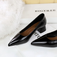 批发欧美<b class='q'>简约</b>风尖头粗跟单鞋百搭浅口一脚蹬舒适通勤中跟高跟鞋女