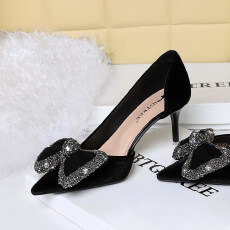 批发欧美风黑色气质水钻装饰蝴蝶结尖头浅口侧镂空性感单鞋