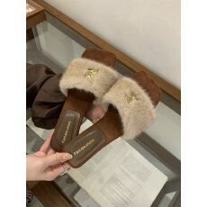 批发2025年秋新款时尚百搭水貂毛搭扣性感粗跟毛毛拖鞋女外穿一字拖鞋