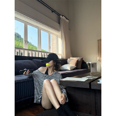 批发实拍实价不减：2026早春新款经典条纹长袖<b class='q'>T</b><b class='q'>恤</b>+挂脖修身背心两件套