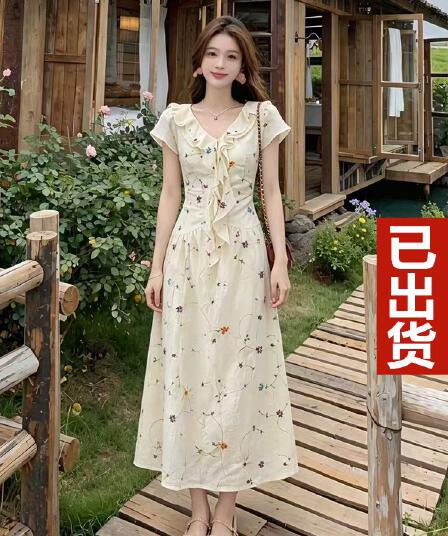 2026 새로운 빅 사이즈 살구 색상 꽃무늬 드레스 여름 프릴 펌프 Pleat 레이스업 허리 수축 슬림해 보이는 휴가 치마