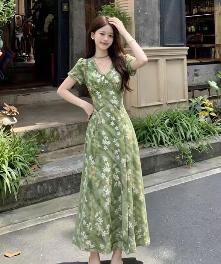 2026 여름 새로운 지방 mm 프랑스식 레트로 옥 쉥 포도 나무 꽃무늬 허리 수축 슬림해 보이는 휴가 바람 품격 드레스