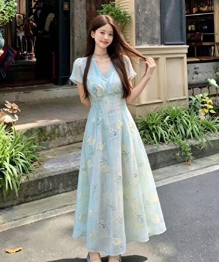 2026 여름 새로운 지방 mm 자수 프랑스식 프릴 V넥 레이스업 슬림해 보이는 반팔 꽃무늬 여성 드레스