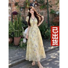 批发黄色碎花V领短袖连衣裙女2026夏季胖mm收腰显瘦巨好看漂亮裙子女