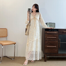 批发2026春<b class='q'>秋</b>季新款韩版法式蕾丝气质显瘦V领连衣裙女轻奢高级感裙子