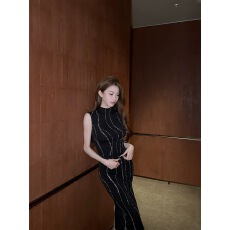 批发雪梨Shirley「温润淑雅」御姐风烫钻针织上衣长款<b class='q'>半身裙</b>针织套装