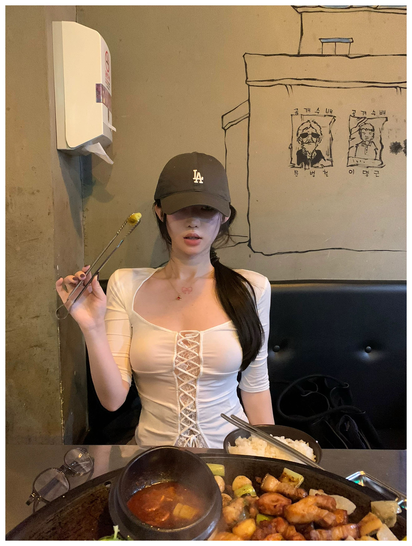 sheepland 한 여성 비밀번호 주간 실크 섹시함 홀로우 아웃 레이스 조각 반팔 티셔츠 여성 여름 스트랩 허리 수축 맨위
