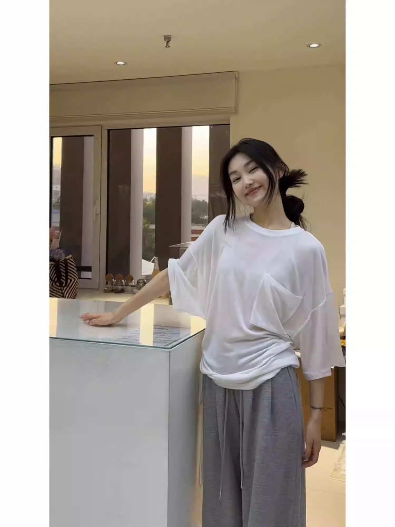 정가 재고 있음 느슨함 센스 착용 가져 가라. 불규칙 마이크로 ~을 통해 자외선 차단 맨위 루즈핏 슬림해 보이는 캐주얼 바지 투피스 세트 새로운