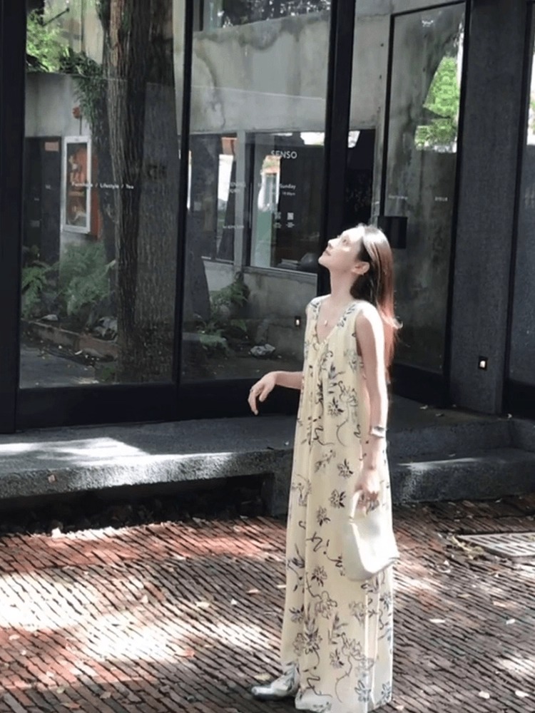 정가 V넥 잉크 페인팅 슬립 여성 드레스 2026 여름 휴가 바람 루즈핏 슬림해 보이는 a 단어 길이 치마