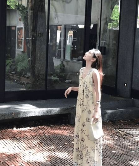 정가 V넥 잉크 페인팅 슬립 여성 드레스 2026 여름 휴가 바람 루즈핏 슬림해 보이는 a 단어 길이 치마