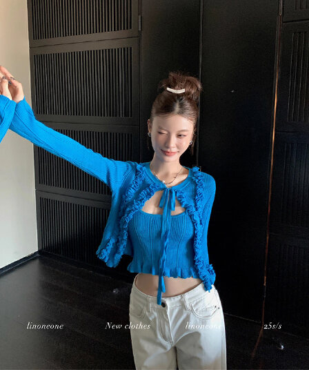 정가 재고 있음 한 부서 파란색 프릴 레이스업 스웨터 오픈 가디건 2026 가을 새로운 몸매 가꾸기 슬립 투피스 세트