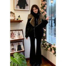 批发实价有货法式高级感黑色拉链派克外套搭配黑色牛仔裤<b class='q'>冬</b>季穿搭女