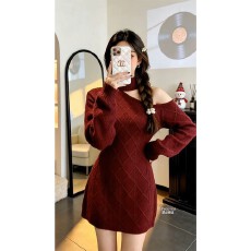 批发实价有货温柔风酒红色露肩长袖连衣裙秋冬气质收腰包臀短裙子