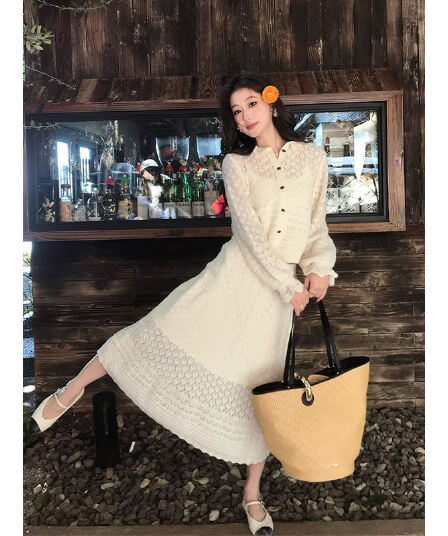 정가 재고 있음 부드러운 바람 홀로우 아웃 자수 니트 스웨터 맨위 봄 새로운 하이웨이스트 슬림해 보이는 반신 치마 세트