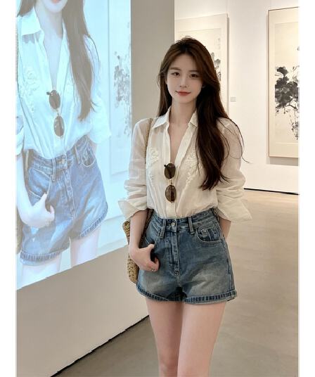 정가 재고 있음 프랑스식 디자인 센스 꽃 자수 셔츠 맨위 여성 하이웨이스트 슬림해 보이는 한 마디 청바지 세트