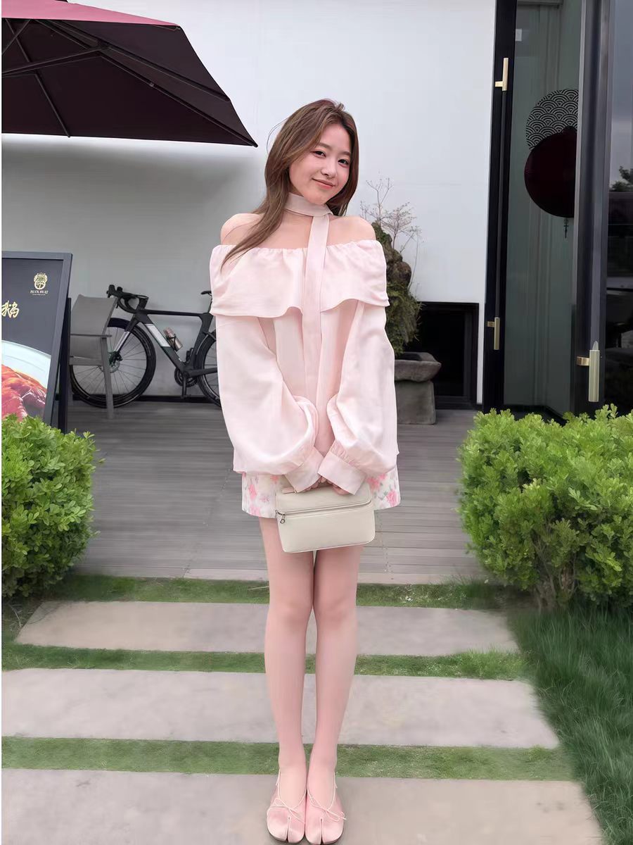 정가 재고 있음 한 부서 부드러운 바람 핑크색 오프숄더 리본 셔츠 하이웨이스트 한 마디 꽃무늬 반신 치마 세트