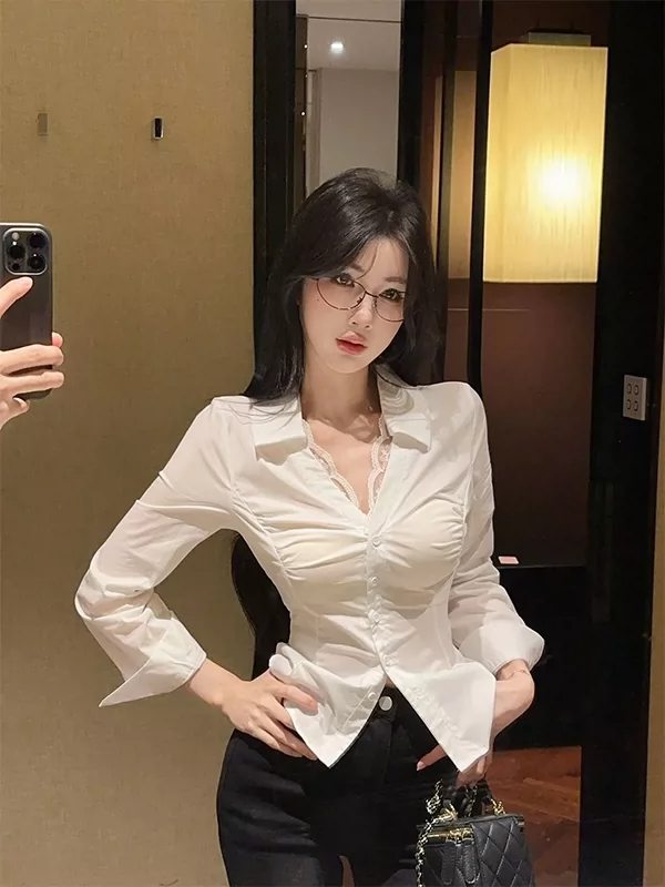 정가 재고 있음 프랑스식 디자인 센스 레이스 조각 여성 셔츠 순수한 욕망 바람 허리 수축 몸매 가꾸기 슬림해 보이는 다용도 맨위