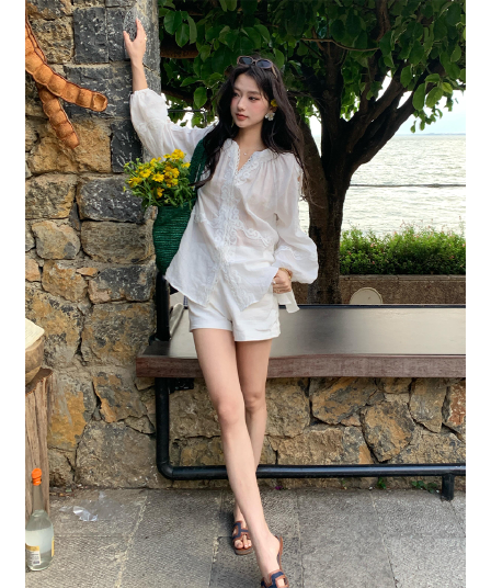 정가 재고 있음 여름 슈퍼 잘 생긴 홀로우 아웃 레이스 긴팔 셔츠 맨위 하이웨이스트 한 마디 캐주얼 반바지 세트