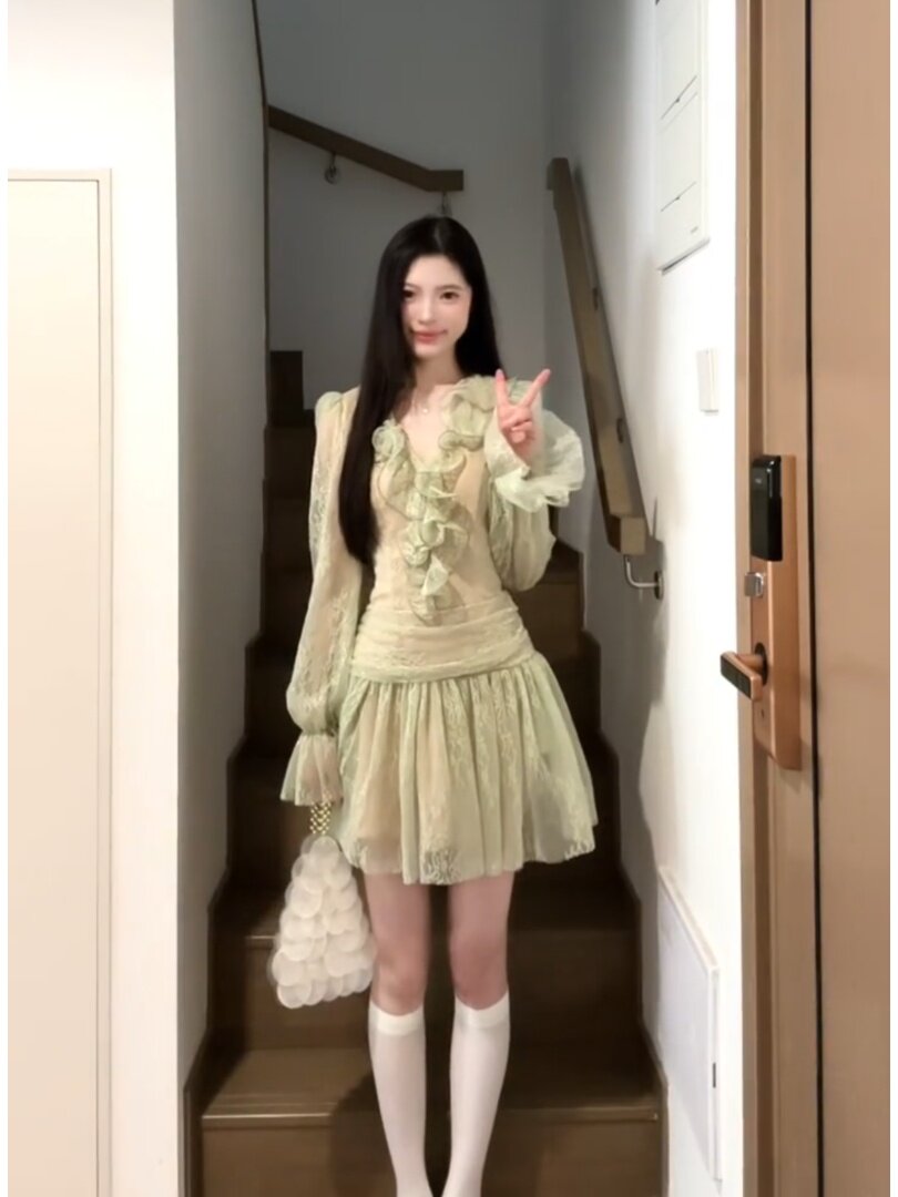 정가 재고 있음 프랑스식 부드러운 바람 센 부서 작은 청신 3 차원 프릴 V넥 긴팔 슬림해 보이는 여성 드레스