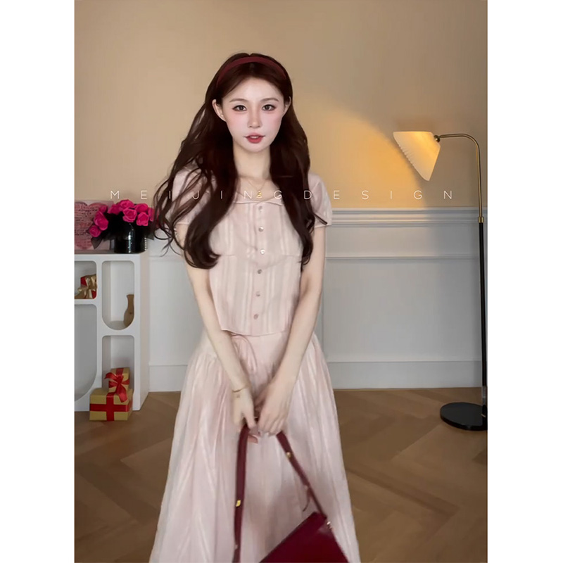 정가 프랑스식 달콤한 스타일 베이비 칼라 플리츠 맨위 반신 스커트 여성 여름 작은 샤넬 스타일 품격 투피스 세트