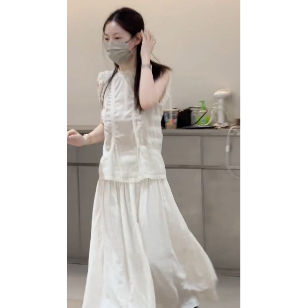 정가 빛 럭셔리 센스 플리츠 레이스 민소매 조끼 맨위 여성 여름 하이웨이스트 슬림해 보이는 반신 치마 세트