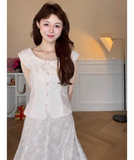 정가 프랑스식 베이비 칼라 민소매 셔츠 맨위 여름 새로운 디자인 센스 한 마디 반신 치마 세트