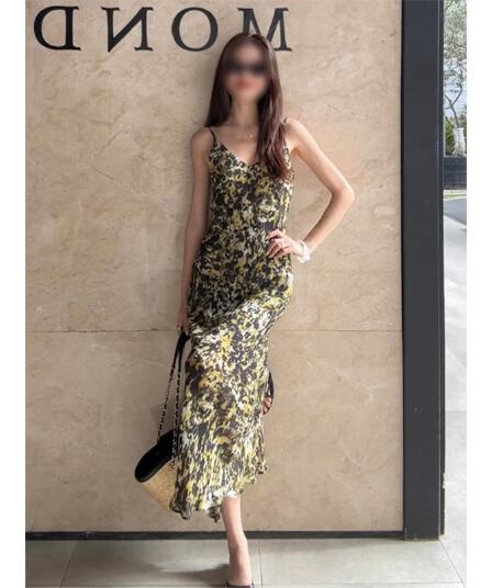정가 부드러운 바람 꽃무늬 V넥 슬립 여성 드레스 여름 디자인 센스 허리 수축 슬림해 보이는 길다 치마